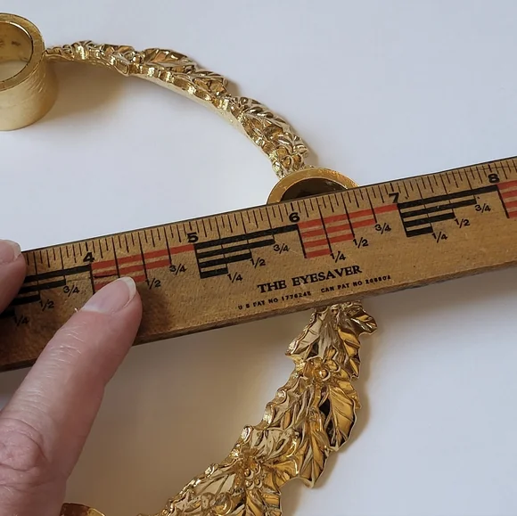 Elegant Gold Leaf Advent Wreath - Picture 4 of 5